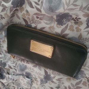 MARC JACOBS Leather Plaque Logo Zip Continential Wallet - Black